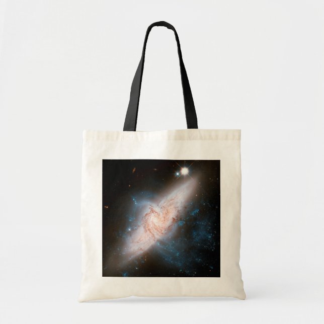 För överlappningsgalax för två spiral galaxer tygkasse (Framsidan)
