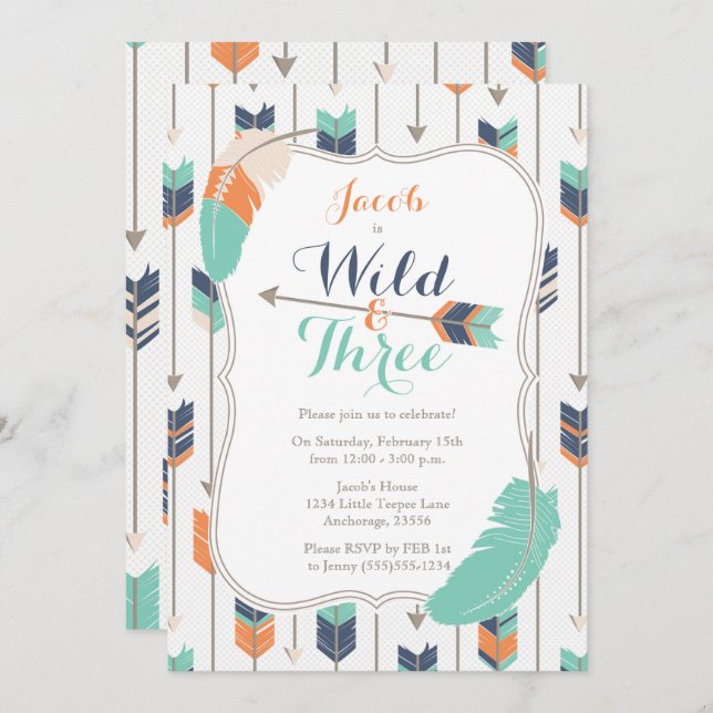 För pilfödelsedagsfest för vild tre stam- grönt inbjudningar (Fram/baksida)