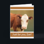 För Son Funny Cow Grattis på födelsedagen Kort<br><div class="desc">Grattis på födelsedagen-kort för son som har en ko med en bestämd attityd. Klassisk bovint pun inuti. Anpassa meddelandet för att skapa din egen roligt. Image ©Christine Greenspan</div>