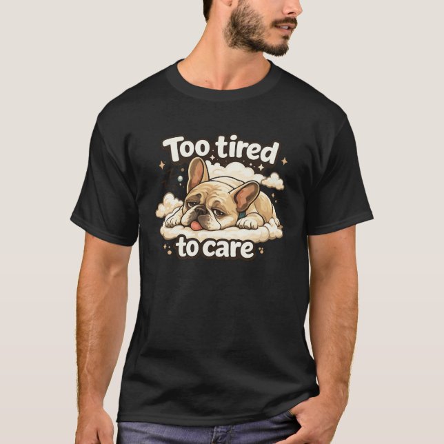 För trött för att bry sig Rolig sovande hund T Shirt (Framsida)