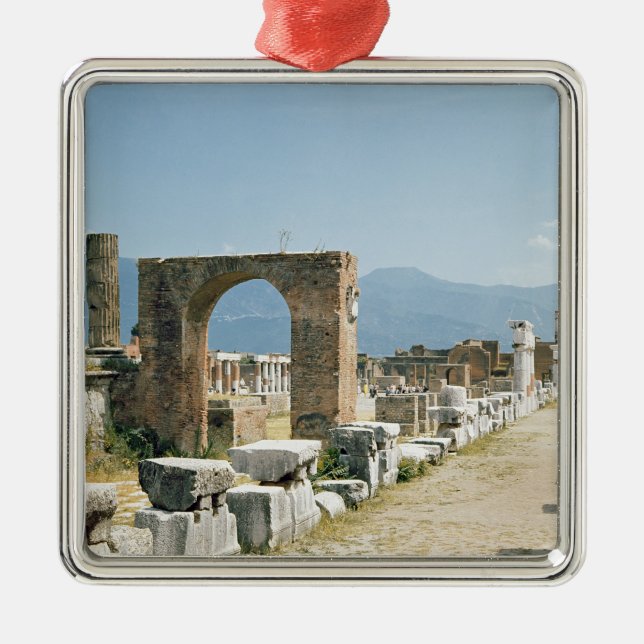 Fora med bergen i bakgrunden julgransprydnad metall (Framsidan)