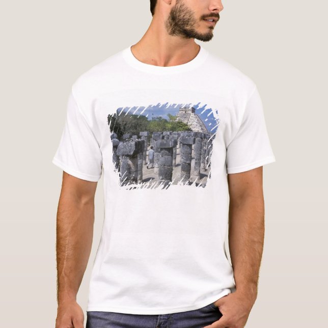 Föråldrade stenar i Chichen Itza. Centrala T-shirt (Framsida)