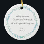 Föräldrar till Groom Ornament Gift - Beach Blue<br><div class="desc">Enkelt och söt keepsaké "föräldrar till brudgummen" prydnadsgåva. Teckningen är enkel och elegant med en andedräkt av naturliga blåsor och gröntar,  medan texten är från hjärtat. En bög,  enkel,  naturlig vibe,  underbarare gåva till ge sina föräldrar dagen före bröllop eller på själva bröllopsdagen!</div>