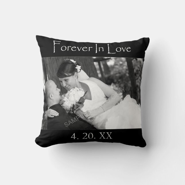 Förälskat bröllopfoto för för evigt kudde (Framsida)