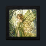 Förändrad Forest Fairy Keepsaké Minnesask<br><div class="desc">Förtrollad emerald Forest Fairy keepsakbox-för barn. Emerald grönt och guld hues. Fairy pixie Whimsical mörk forest felcore stil.</div>