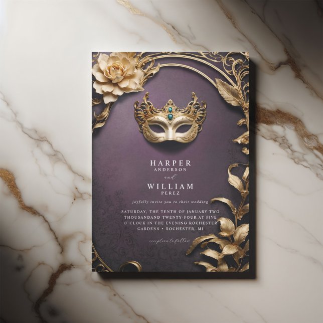 Förändrad lila och guld Masquerad Bröllop Inbjudningar (Dramatic theater purple, richly ornamentated masquerade wedding with a vintage touch.)