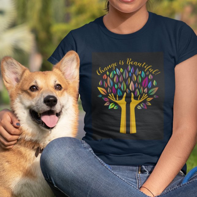 "Förändring är vacker" Anpassa kvinnors T-Shirt (Skapare uppladdad)