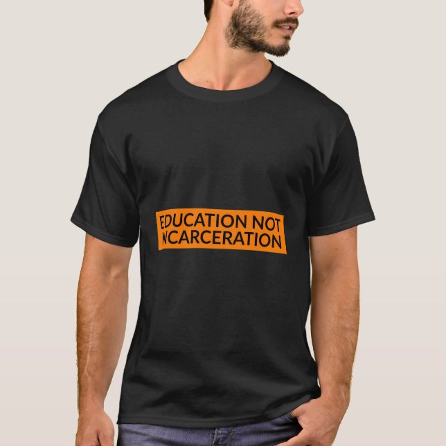 Förändring av fängelser utan utbildning t shirt (Framsida)