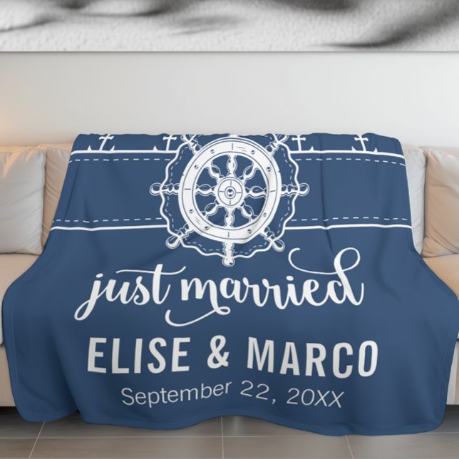 Föranka och Frakt Wheel Ny gifta Fleecefilt (Anchor and Ship Wheel Just Married Fleece Blanket)