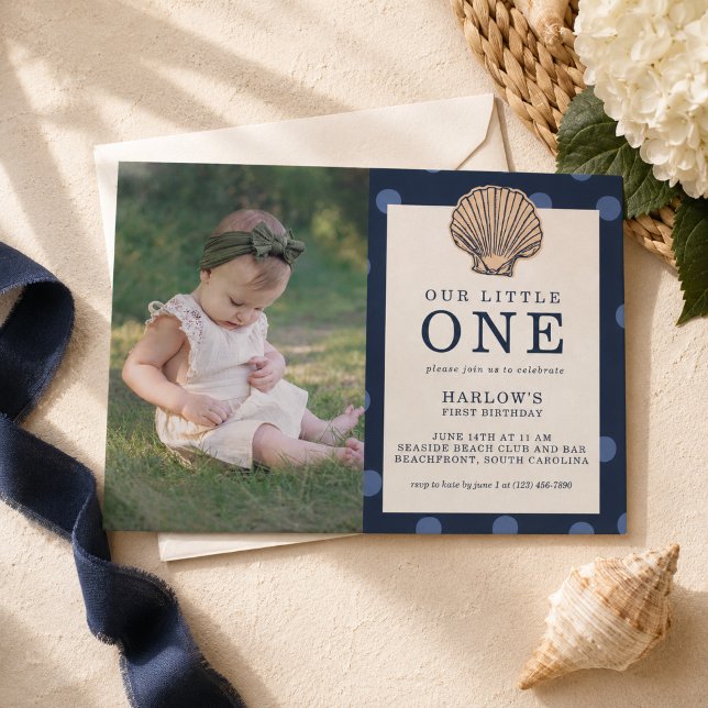 Förberedd kustskal första födelsedagsfoto inbjudningar (Preppy Coastal Shell First Birthday Photo Invitation)