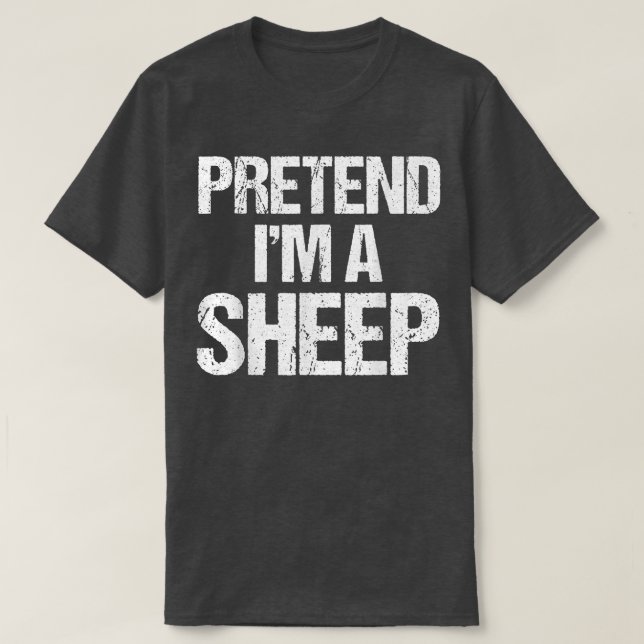 Förbibehåll Im A Sheep Costume Funny Lazy Hallowee T Shirt (Design framsida)