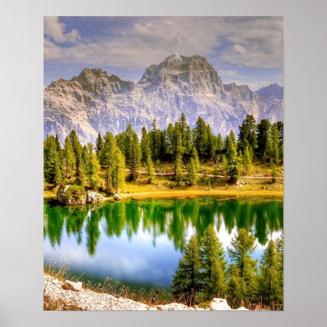 Förbluffande scenvy över Dolomitbergens Italien Poster (Framsidan)