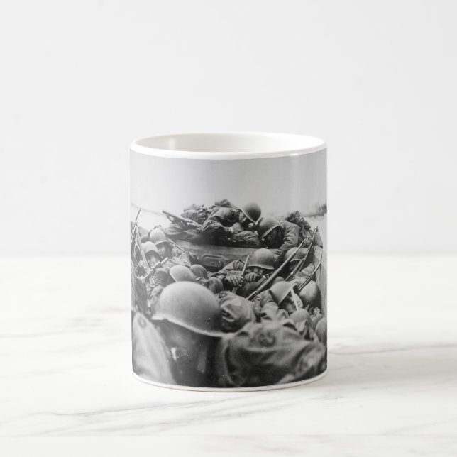 Förbundna soldater för världskrig som II korsar Kaffemugg (Center)