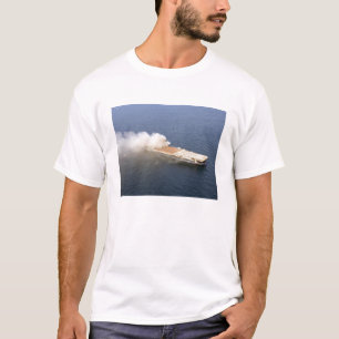 Före detta-Oriskany, en decommissioned Tee Shirt
