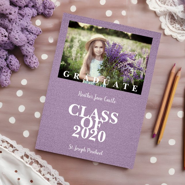 Före K Student Simple Photo Mauve Textile Struktur (Rustic Linen Effect Elegant Lilac Graduation Photo Announcement Card.)
