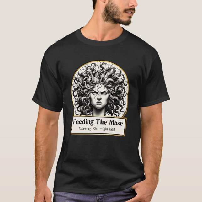 Före kaffe: Grumpy Muse Chronicles T Shirt (Framsida)