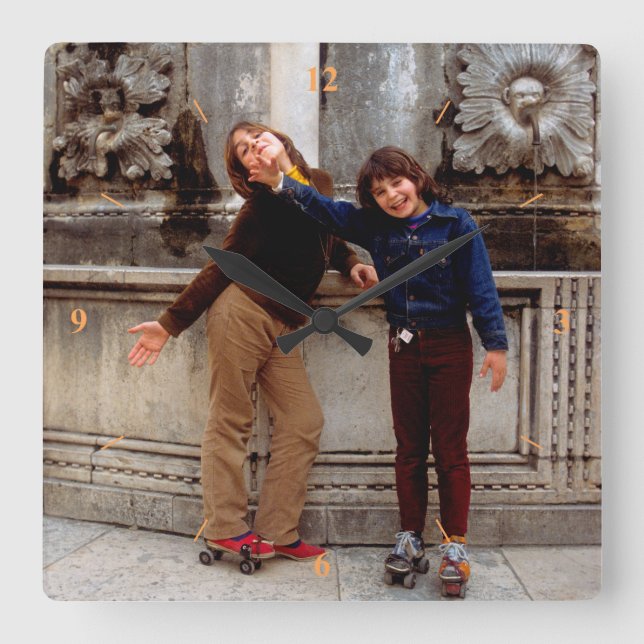 Före Krig. Fyrkantig Klocka (Framsida)