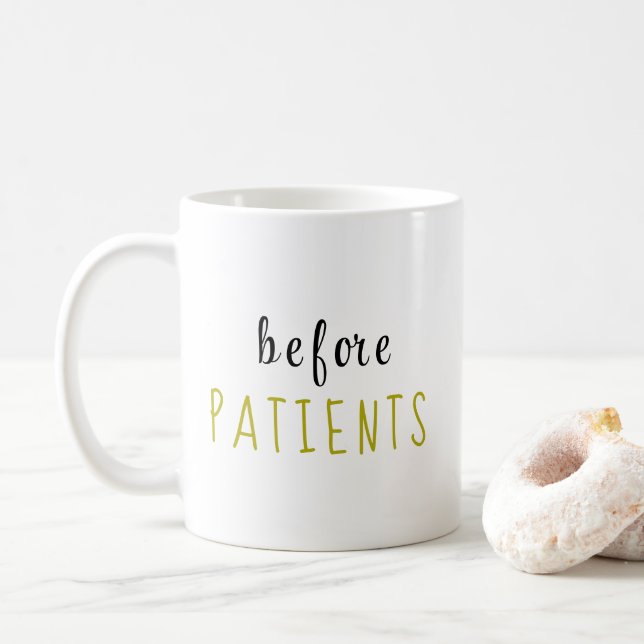 "före PATIENTER" Hälso- och sjukvårdspersonalens Kaffemugg (Med munk)