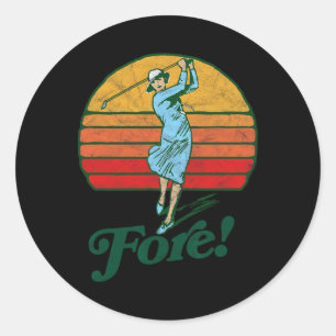 Fore! Vintage Kvinnlig Golf Retro Rolig Kvinna Gol Runt Klistermärke