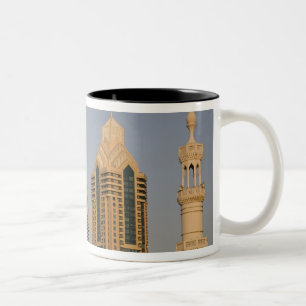 Förenade Arabemiraten, Dubai. Minaret av moské i A Två-Tonad Mugg
