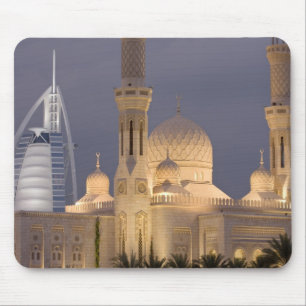 Förenade Arabemiraten, Dubai. Moské på kvällen med Musmatta