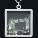 Förenade kungariket, England, London, Torn Bridge. Silverpläterat Halsband<br><div class="desc">COPYRIGHT Walter Bibikow / DanitaDelimont.com| EU33 WBI0036.jpg| Förenade kungariket,  England,  London,  Torn Bridge. kväll</div>