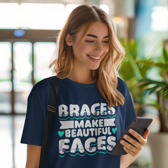 Föreningar gör vackra tandarbetare i Ansikte T Shirt (Braces Make Beautiful Faces Womens Navy Blue T-Shirt)
