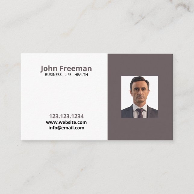 Förenklad Brown och White Photo Insurance Agent Visitkort (Framsida)