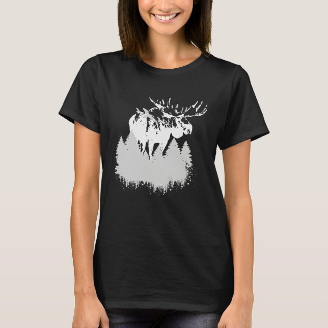 Forest animal with nature and forester and moose t shirt (Framsida)