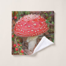 Forest Golv Red Toadstool Red Berries Foliage
