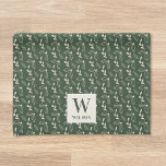 Forest Grönt och Beige Monogram Namn jul Kökshandduk<br><div class="desc">Anpassningsbar-designad monokerhandduk för julhelgen med rustik grönt och beige julblad med personlig initial och namn.</div>