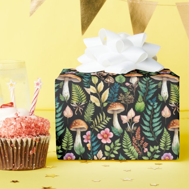 Forest Mushroom Fern Mönster Black Background Presentpapper (Födelsedagsfest)