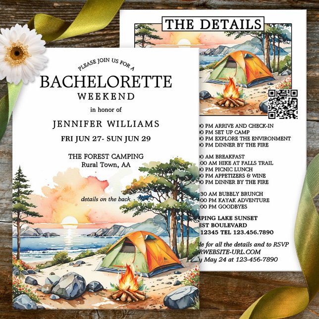 Forest Sjö Camping Bachelorette Helg Inbjudningar (Bachelorette weekend itinerary invitation featuring a watercolor forest with lake, tent and campfire)