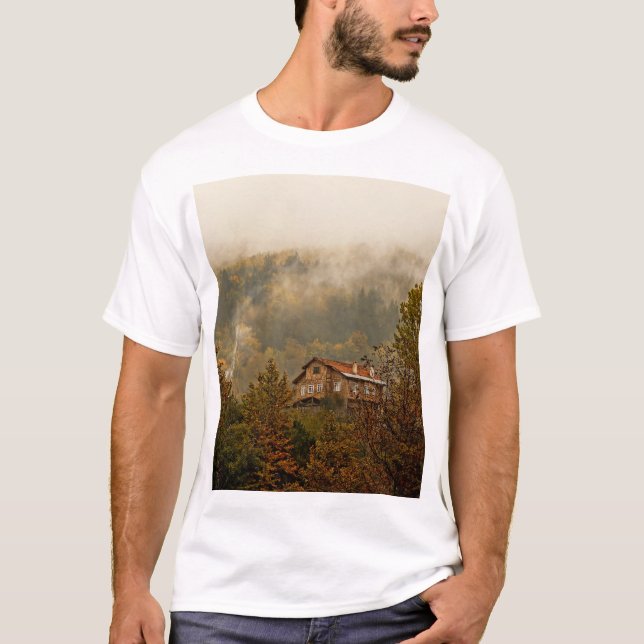 Forest Wooden House: Tranquil Scene T Shirt (Framsida)