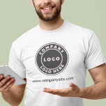 Företagets Logotyp och Anpassningsbar för anställd T Shirt<br><div class="desc">Lägg till företagets logotyp och varumärkes identitet till den här skjortan och din webbplats adress eller slogan genom att klicka på knappen "Anpassa". Dessa märkbara t-shirts kan annonsera ditt företag som anställda som bäror dem och dubbla som företagssvag. Finns i andra färger och storlekar. Ingen minsta orderkvantitet och ingen konfigurationsavgift....</div>
