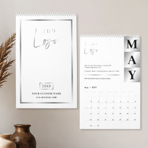 Företagslogotyp Vit & Silver Anpassad 2027 Kalender