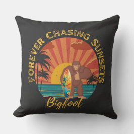 Forever Chasing Sunset Bigfoot Surfing Black Kudde