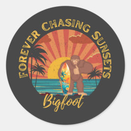 Forever Chasing Sunset Bigfoot Surfing Black Runt Klistermärke