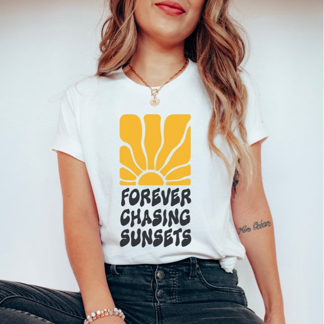 Forever Chasing Sunsets - Groovy Retro Sol T Shirt (Skapare uppladdad)