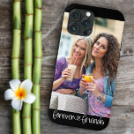 Forever Friends Heart Typography-Lodrät Photo<br><div class="desc">Coola fotot iphone case med eget anpassningsbar-foto. En underbar fotogåva med textövertäckning som lyder "eviga vänner" i handstil och som är kopplad till ett sött kärlek-hjärta. Fotomallen har konfigurerats så att du kan lägga till fotot som visas i porträtt-format. Om du har problem med placeringen kan du försöka beskära till...</div>