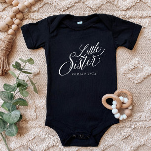 Förfallodatum för Anpassningsbar för liten syster T Shirt