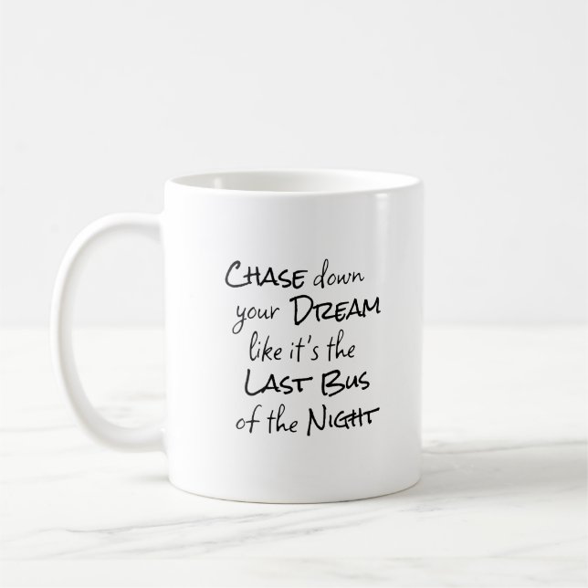 "Förfölja din Dröm..." Fras Svart Bokstav Kaffemugg (Vänster)