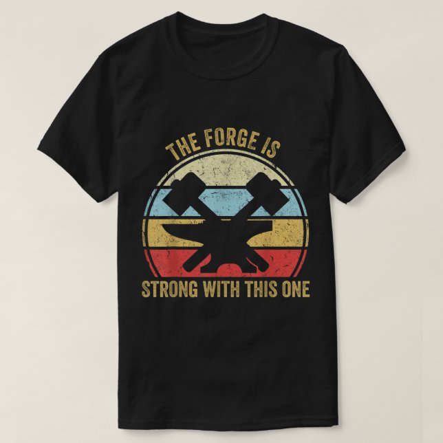 Forge är stark med den här konstiga Blacksmith T Shirt (Design framsida)