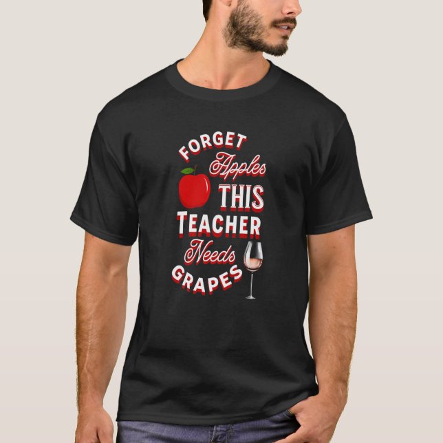 Forget Apples This Teacher Needs Grapes Wine Funny T Shirt (Framsida)