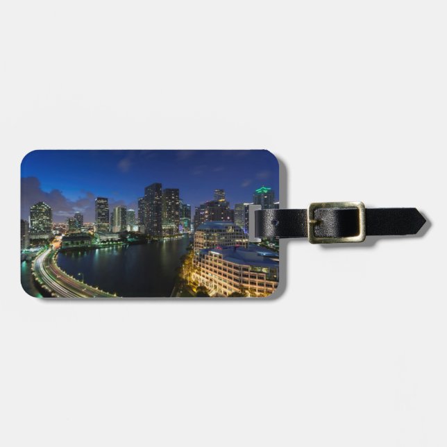 Förhöjd stadssilhuett från Brickell Key Bagagebricka (Horisontell Framsida)