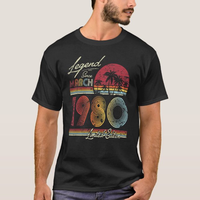 Förklaringar föddes i mars 1980 42:a födelsedagen t shirt (Framsida)