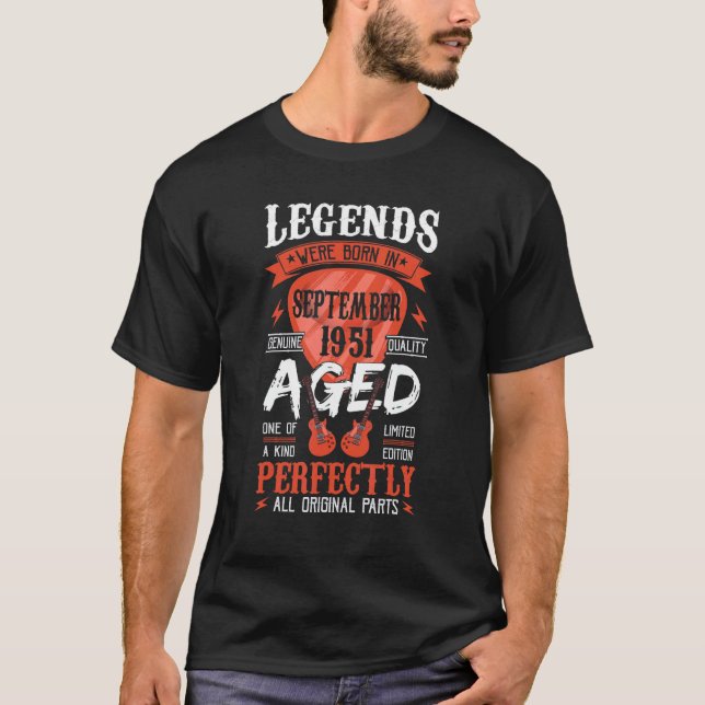 Förklaringar föddes i september 1951 Gitarr Plektr T Shirt (Framsida)