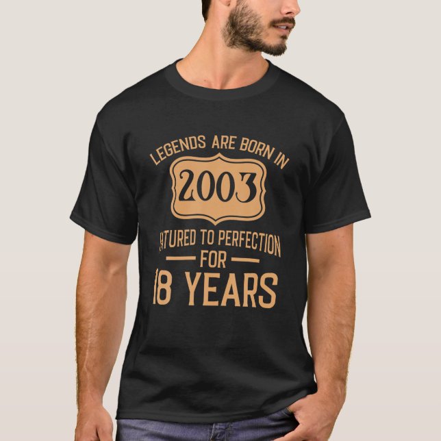 Förklaringar föds 2003 18:e födelsedagspressen t shirt (Framsida)