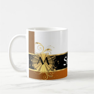 Förkoppra den svart och guld- monogramen kaffemugg