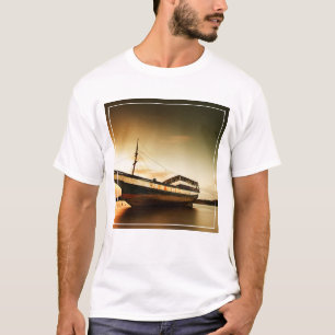 Förkroppsliga av gammal frakt Bali, Indonesien Tee Shirt